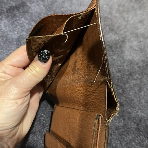 Luis Vuitton wallet. - Picture 11 of 17